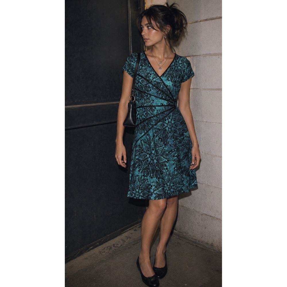 Connected Apparel Dress Womens‎ Size 6 Black Teal Floral Print Cap Sleeve Midi